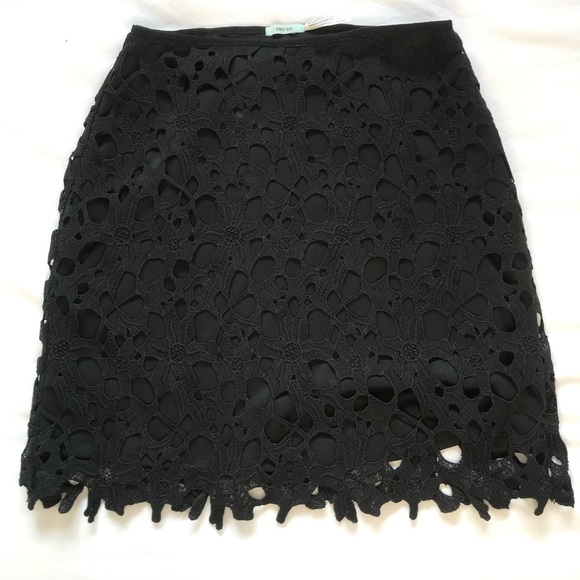 Lace/crochet black mini skirt - Picture 1 of 4